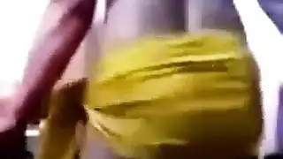 استعراض البكيني للهاوي العراقية يؤدي إلى مداعبة مهبلية