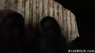 مدرس إيراكي إكس إكس إكس ينيك مهبلي طالبتين محجبات بعمق وقسوة