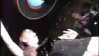 راقصة بطن مثيرة تمارس الجنس مع الحشد في مهرجان خارجي