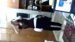 رقص مراهقة مصرية في غرفة النوم يؤدي إلى جماع عنيف جماعي