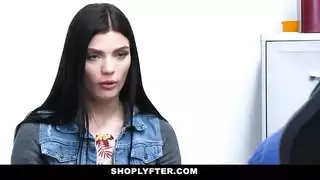 تتذوق كريمه وتتوسل للمزيد