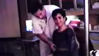 سوء سلوك طبي: طبيب عربي ساخن يضرب مريضة مستعدة