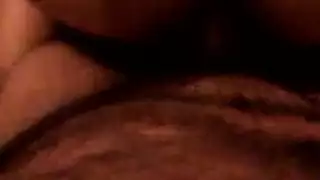 سحاقية خجولة تتوسّل للحصول على تفحيط قاس في شرجها الضيق