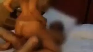 من التغريدات إلى الشراشف: حبيبات تويتر يمارسن الجنس الشرجي