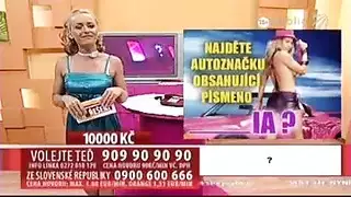 راكبة وقحة تظهر صدرها وتنيك