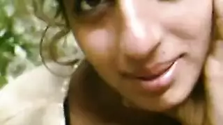 عذراء شابة تُدمر فرج مفتوح بعد الظهور الأول