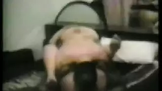 علاقة رمضان: الزوجة المشاغبة تأخذ صديق زوجها في جولة إباحية