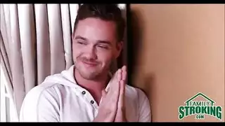 أول هزة جماع لفتاة صغيرة – تدريب على الاستمناء ولعق مهبل حلو