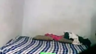 تجربة نجم البورن: إيلاج ثلاثي الفتحات في شقته