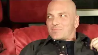 الإيطالية الجميلة تُهيمن عليها بالجنس الخشن