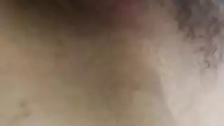 كس نيكيتا الداكن يحصل على يد خشنة