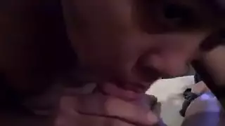 جنس فموي قسري جماعي مع عاهرة آسيوية وقضبان سوداء كبيرة