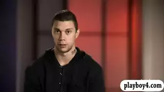 حفلة قضيب كبير: امرأتان تمارسان الجنس مع قضيب واحد صلب