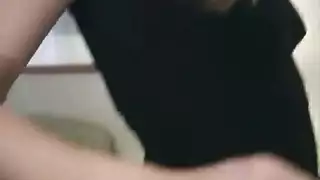 عاهرات بالجوارب تتبادلان المص والركوب في ثنائي صريح