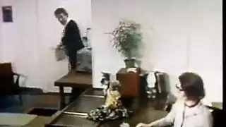 الفاتنات ذوات الشعر الداكن ضخمات الصدر في مشاهد إباحية صريحة