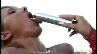 كلبات جشعات تطالب بقضبان متعددة وقذف داخلي