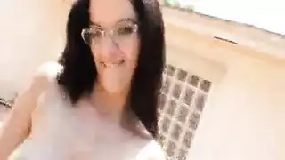 خيانة زوجية صريحة: لص يسيطر على الزوجة في مشهد إباحي فاضح