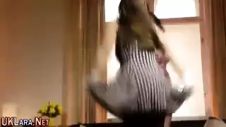 قضيب جديد تمامًا لفرجها الضيق