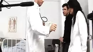 فرج كاترينا السودانية يتعرض لضرب قوي