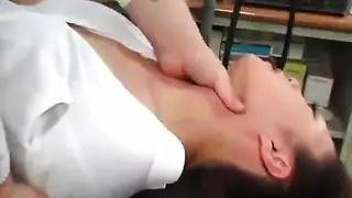 ممرضة مثيرة والمريض يمارسان جنس مستشفى صريح