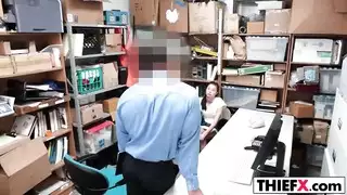 مغامرات نيك عابرة للفتاة الشقراء كارولينا مع أثداء ضخمة