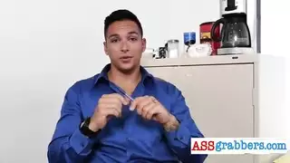 أسود يمارس الجنس بقوة مع سمراء مرنة دون توقف