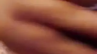 قنبلة شقراء تركب انتصابًا ضخمًا حتى الذروة