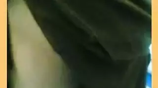 عاهرة محجبة بجلد رخامي تأخذ عدة قذفات