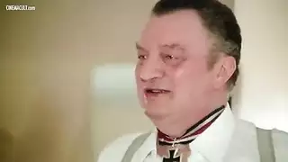 تفتيش الجنرال يتحول إلى جلسة إكس إكس إكس مع عاهرة تشيكية