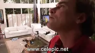 جماع خارجي: مربية تركض على قضيب صلب