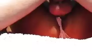 زوجة هاوية تُدمر بواسطة قضيب أسود كبير في شريط جنس منزلي صريح