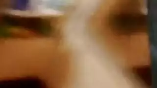 جنس جماعي في الفندق: عاهرتان تمتلئ فتحاتهما حتى يرن الهاتف