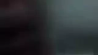 العاهرات الصغيرات يحصلن على ثقوبهن ممتلئة في جماع جماعي