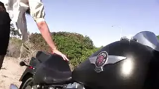 من الفصل إلى غرفة النوم: مراهقون يصبحون نجوم إباحية