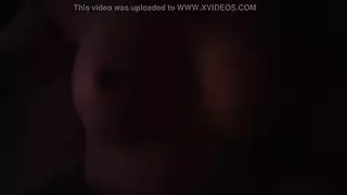 ناضجة ويونغ ساغي الثدي