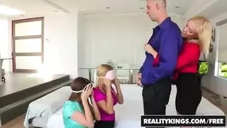 الحلمات كبيرة رباعية سوط