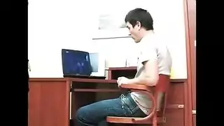 احتفال جنسي خارجي: مراهقة إيبوني تركب قضيباً صلباً