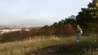 شقراء ذات كس وردي جميل تمارس الجنس في الكعب العالي