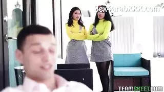 سكس أخوات ثلاثي النيك مع الأخ الكبير هو تذكرة الأخوات العاهرات للنادي الليلى