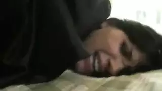 وليمة شرجية: امرأة مفتونة وأداة عملاقة