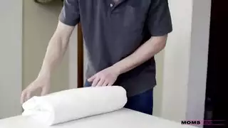 مساج خشن وجاهز يمارس الجنس مع الفتحتين في علاقة ثلاثية