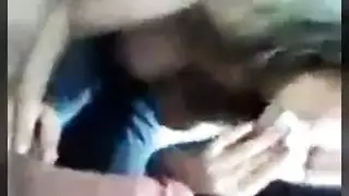 وسيم لبناني وزوجة سعودية في مشهد صريح للجنس الفموي ووضعية الكلب