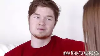 أول مرة للمراهقة أمام الكاميرا: جنس حلق وصعوب شرجي