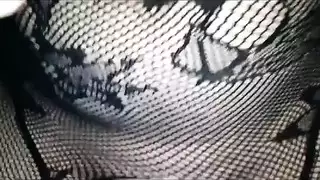 قذف داخلي عن قرب في فرجها الصغير الضيق بشكل لا يصدق