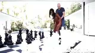 الأرنوبة الشقراء تحب الحصول على القضيب من الخلف