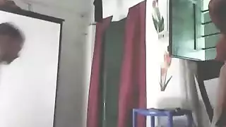 حركة إباحية لعاهرة شارع في شاحنة متوقفة